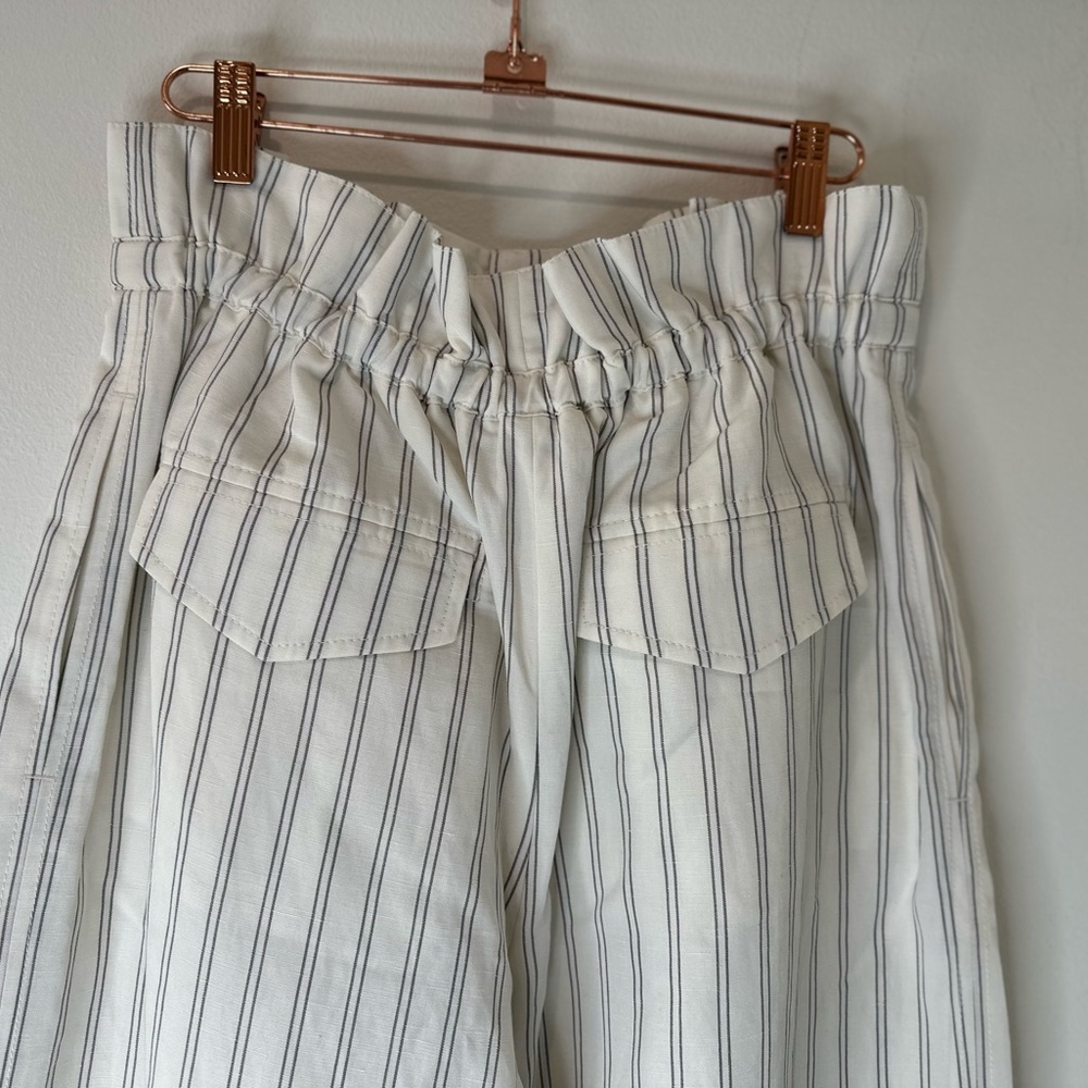 CLUB MONACO
Anreannah Wide Leg pin stripe - Picture 4 of 11